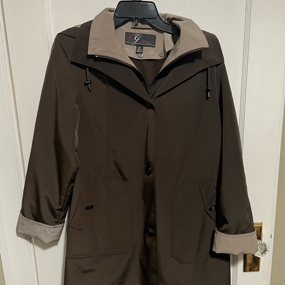 Collection Gallery Brown and Tan Women's Trench Coat. Size Small Petite